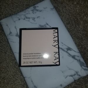 Mary Kay mineral powder foundation in Ivory 2